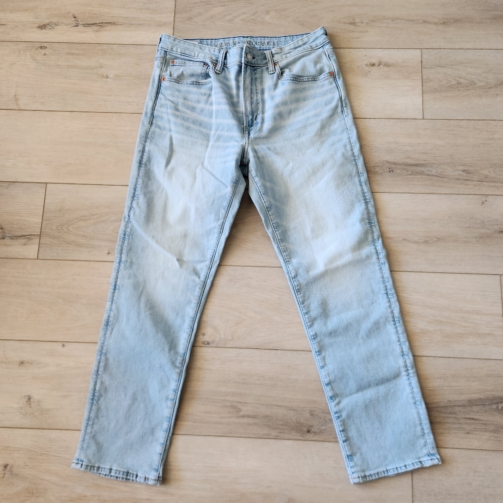 American Eagle AirFlex+ Athletic Straight Jean Mens Size 33x32 Light Wash Denim - Picture 2 of 8